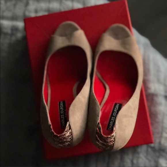 Charles Jourdan beige suede size 9.5 reptile print - Picture 3 of 8